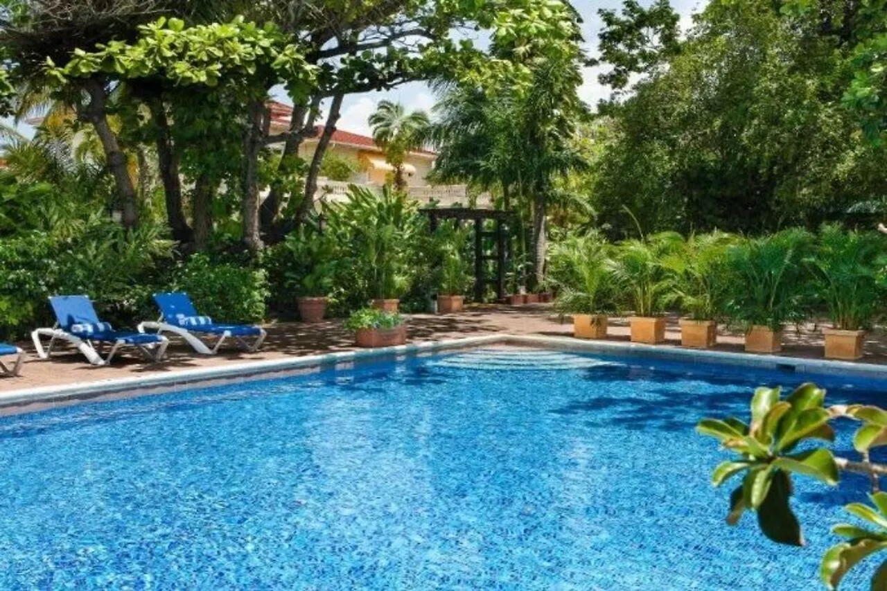 Terra Nova All Suite Hotel Кингстон